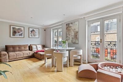 Aristocratic Mews in Little Venice