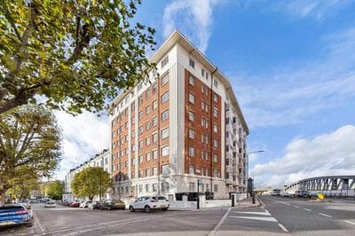 1 BR Apt By Regal Realms Short Lets & Serviced Accommodation Central London 2 Mins from Paddington Station