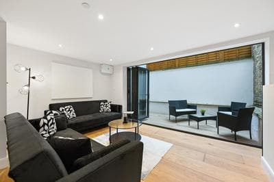 Stunning 2 Bed basement flat in Hammersmith