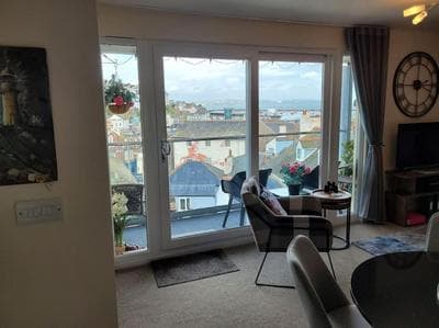 Stunning Penthouse views to harbour with parking.