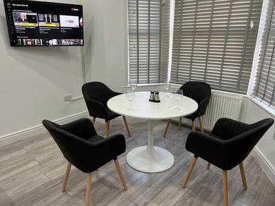 Ilford, Luxury Flat 3 close to station