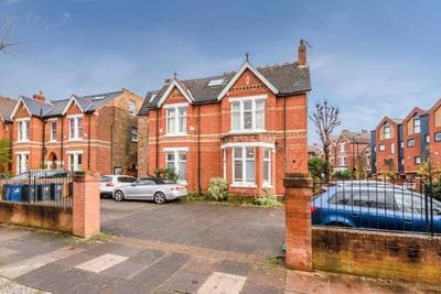 Large 2 bed apart SUITE Acton Park Chiswick