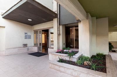 Elegant comfy three-rooms apartment in Eur with parking