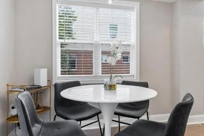 ALX Getaway Near Old Town & METRO rail station