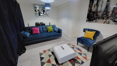 Garland Modern Close To Station 3 Bedroom City Apartment
