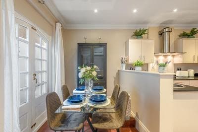 Casa Italia near Hyde Park & Queens Gate, in South Kensington with AC Air Conditioning & Washing Machine Dryer