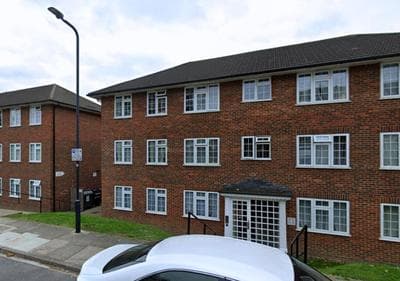 Aisiki Stays Apartments at Wembley, Ground Floor 2 Bedroom and 1 Bathroom Flat, King or Twin beds and Double bed with FREE Wi-Fi and PARKING