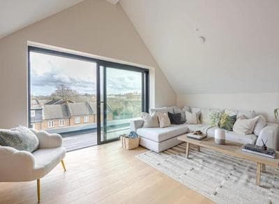 Kings Mews Elegance: City Sparrow's Premier 3-Bedroom Residences