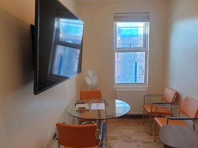 London Luxury 2 bedroom flat 4 mins to Ilford Stn Sleeps x8 Free Parking
