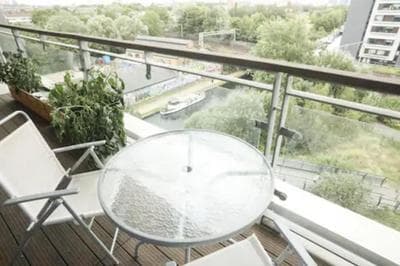 Bedroom & dedicated workspace in spacious flat