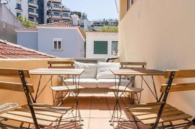 Cozy Coastal Getaway 3BR Apartment in Estoril