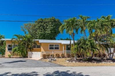 Marathon Vacation Home with Pool, Hot Tub & Movie Theater