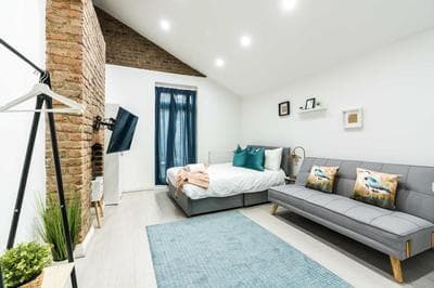 S3 Central-Comfy,Quiet Studio-Balcony