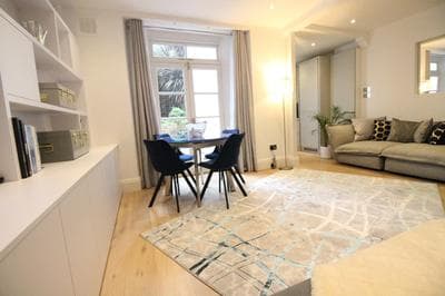 Trendy 2bedroom and 2 bathroom flat, quiet Nottinghill Street