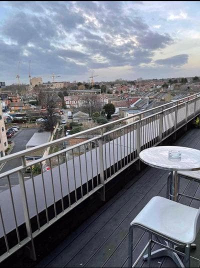 Luxury Top Floor Penthouse Apartment near Heathrow