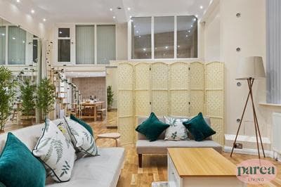 Parea Living - Canary Wharf, Secluded Luxury Flat w Free Parking & Remote Working