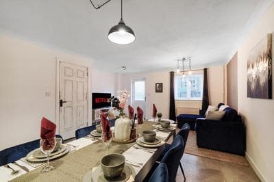 Stylish 3 Bed in Central London - Garden