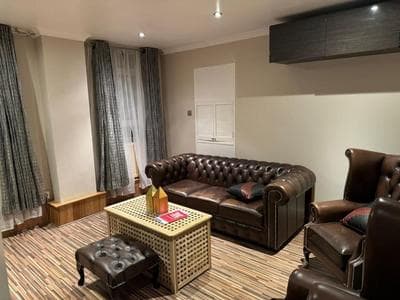 Room 2 • Double Bed in Primrose Hill