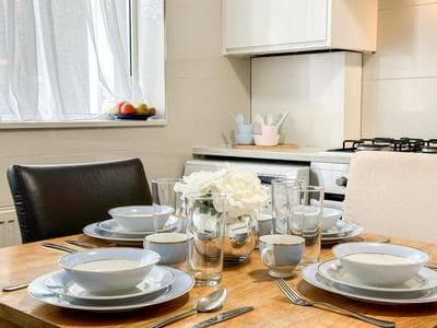 Spacious Maida Vale Apt with Private Garden near Little Venice & Paddington by Staylio London