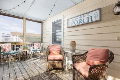 Oceanside Cottage -3BDR 2BA-Walk to Beach!