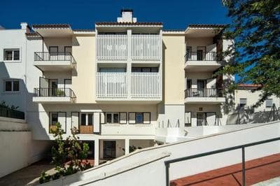 WHome Coastal Comfort: Apartment Retreat by the Sea