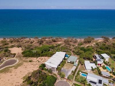 Penthouse 14 – Spacious Coastal Penthouse for 6 w/ Shared Heated Pool, Ocean Views, Central Location Agnes Water/1770