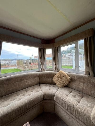 Beautiful 2 bedroomed mobile home
