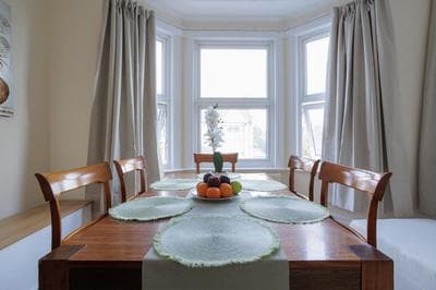 3 Bedroom Apartment By Arhouse Apartments Short Lets & Serviced Accommodation Kensal Rise With Free WiFi & Free Parking