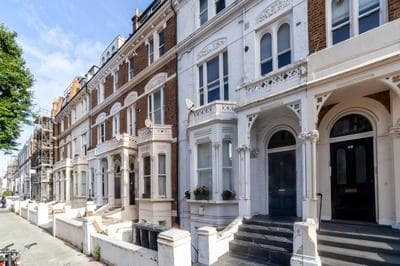 Couple's getaway 1BDR apt near Holland Park