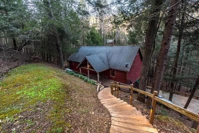 Private Creekside Cabin+Hot Tub,Pool Table, & Pets