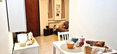 A casa di chi, Family, Near Metro