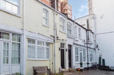 Traditional Treasure – 3 Bedroom Home by Hyde Park
