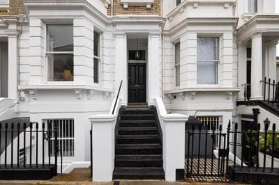The Montagu – 2 Bedrooms with Terrace in Kensington