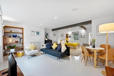 Cosy, calm Camden Square studio