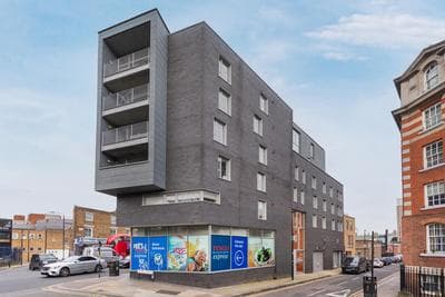 Lift & free parking, modern 1 bed flat in Shoreditch next to train station
