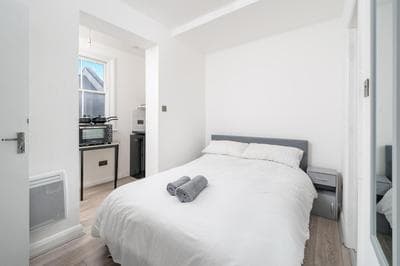 Heart of Dalston- Trendy Compact Studio Flat