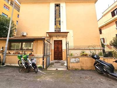 3 min da Stazione San Pietro