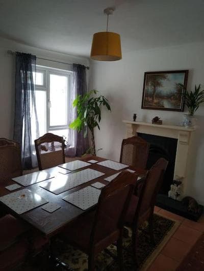 Cheerful 3-bedroom townhouse with free parking on site