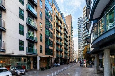 Comfy 2BR flat w balcony in Canary wharf
