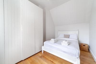 Exceptional Top Floor 1BR apt in Fitzrovia