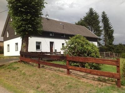 Ferienhaus in Kalterherberg mit Terrasse, Grill und Garten - b48697