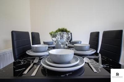 Newly Launched Two Bedroom House By Den Accommodation Short Lets & Serviced Accommodation With Garden