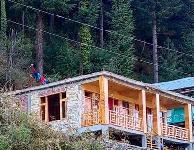 BESTIE WOODEN COTTAGE JIBHI
