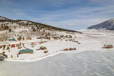 Henry's Lake View Cabin + BBQ + Fire Pit + Decks!