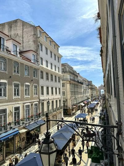 Quarto privativo com banheiro exclusivo fora do quarto