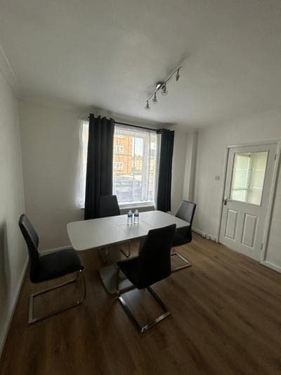 A Luxurious 3 Bed-Terrance House