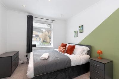 4BR Durham House Long Stays Welcome