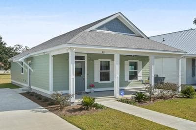 *Chic Beach Cottage Retreat* near Beach/downtown