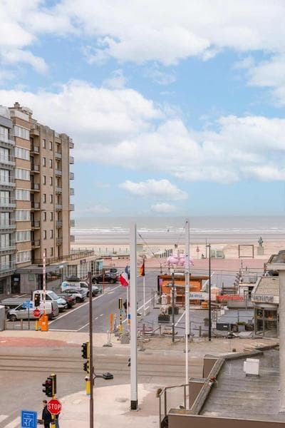 Modern apartment with parking and sea view in Oostduinkerke