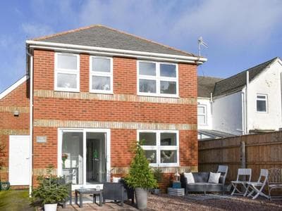 The Sashes - Cozy Apartment - FREE Parking - Ultrafast WIFI - Smart TV - Netflix - sleeps up to 6! Close to Poole Town Center & Sandbanks & Bournemouth